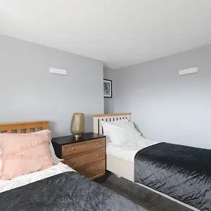 https://central-brighton-few-steps-from-brunswick-square.brighton-hotels-england.com