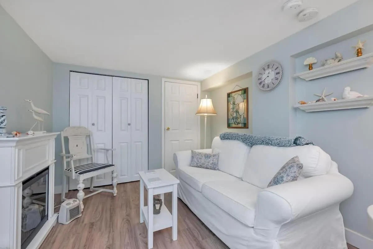 Quaint 1 Bedroom Lower Suite In Victoria, Bc Holiday home